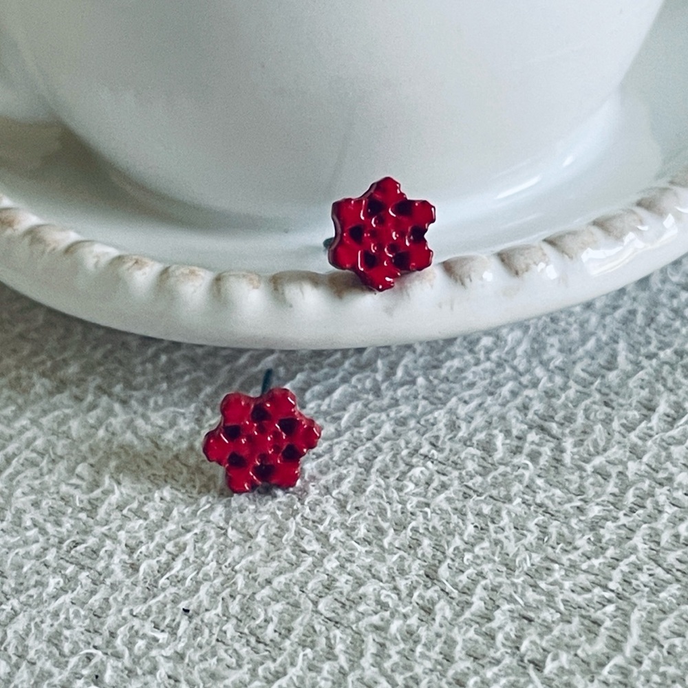 Red snowflake earrings